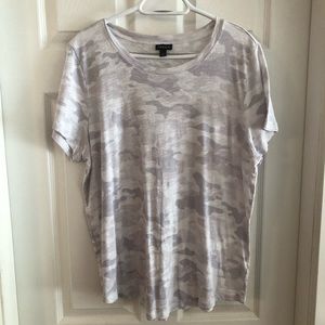 Torrid White Camo T-Shirt Size 1